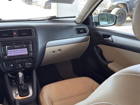 Used 2014 Volkswagen Jetta SE image 25