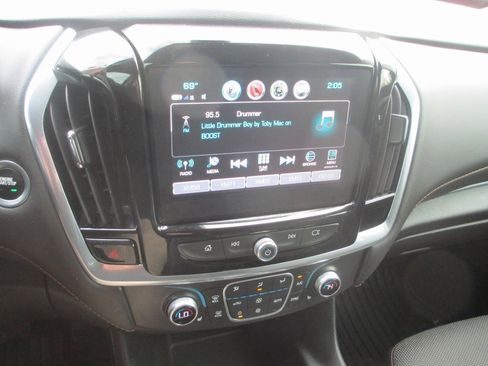Used 2019 Chevrolet Traverse LT image 24