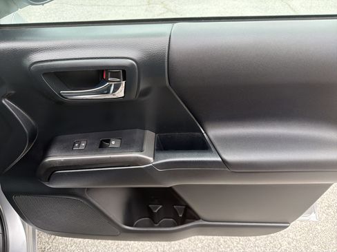 Used 2019 Toyota Tacoma TRD Sport RWD image 21