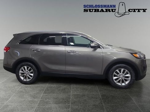 Used 2016 Kia Sorento LX w/ LX Convenience Package image 10