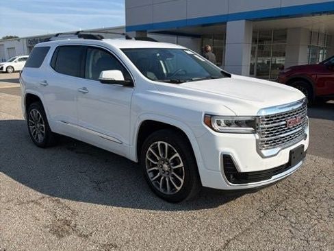 Used 2023 GMC Acadia Denali image 4