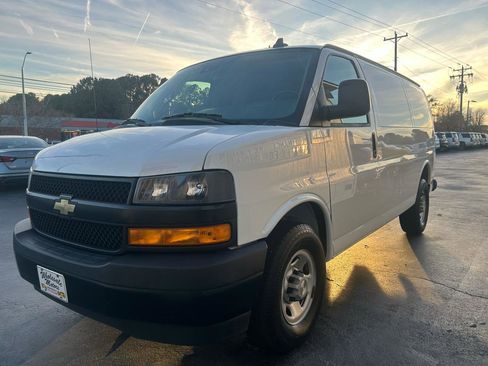 Used 2021 Chevrolet Express 2500 w/ Driver Convenience Package RWD image 4