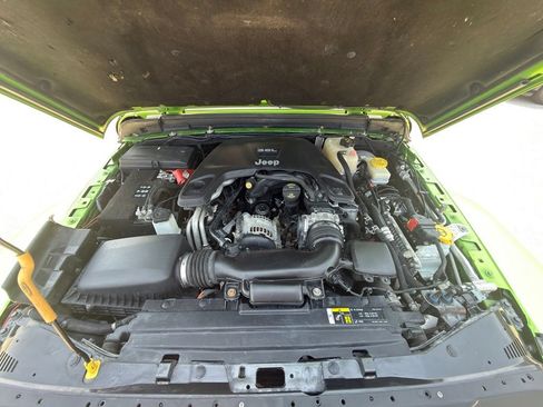 Used 2019 Jeep Wrangler Unlimited Sahara AWD/4WD image 30