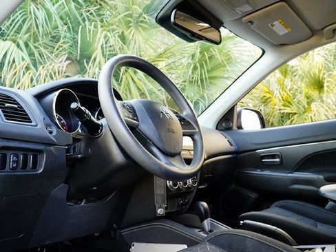 Used 2021 Mitsubishi Outlander Sport ES FWD image 12