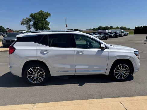 Used 2023 GMC Terrain Denali w/ Denali Premium Package AWD/4WD image 9