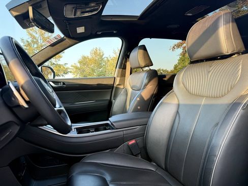 Used 2024 Hyundai Palisade Calligraphy image 2