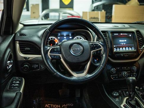 Used 2018 Jeep Cherokee Limited image 16