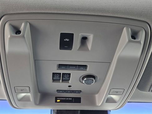 Used 2020 GMC Yukon Denali w/ Denali Premium Package image 35