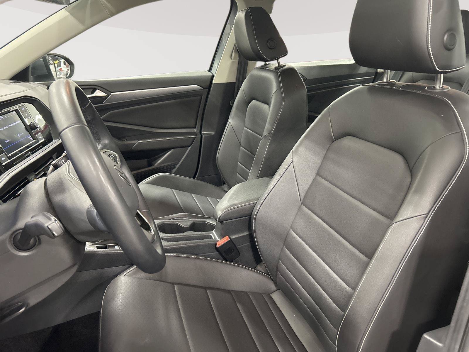 Used 2023 Volkswagen Jetta SE FWD image 5