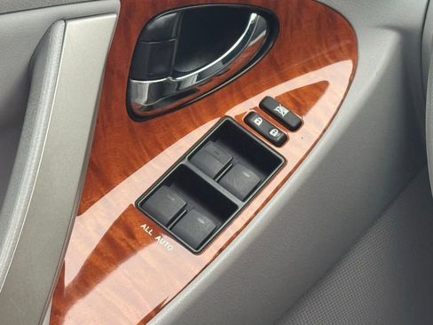 Used 2010 Toyota Camry XLE image 28