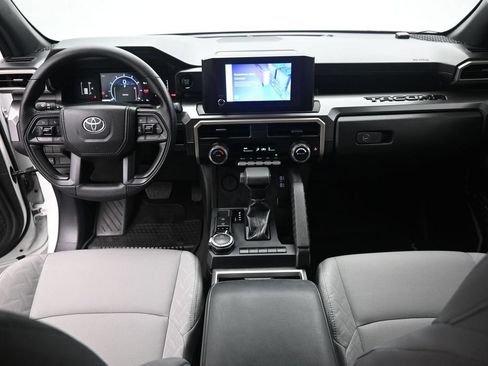 Used 2025 Toyota Tacoma SR5 AWD/4WD image 21