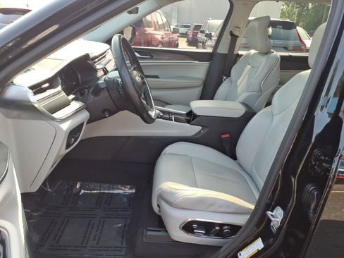 Used 2021 Jeep Grand Cherokee L Overland w/ Luxury Tech Group IV AWD/4WD image 4