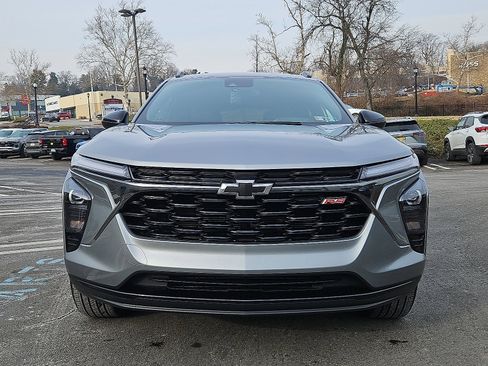 Used 2025 Chevrolet Trax RS w/ Driver Confidence Package image 2