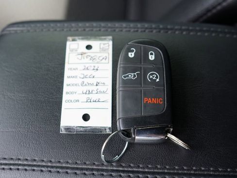 Used 2023 Jeep Compass Latitude w/ Convenience Group AWD/4WD image 35