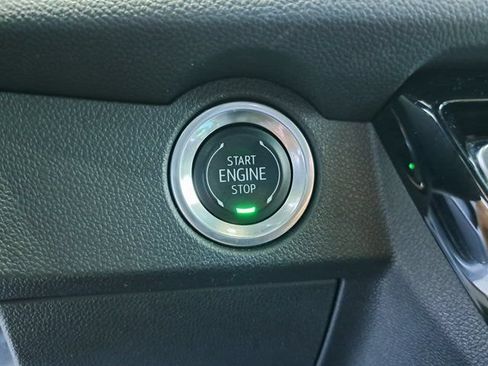 Used 2024 Chevrolet Traverse LT AWD/4WD image 14