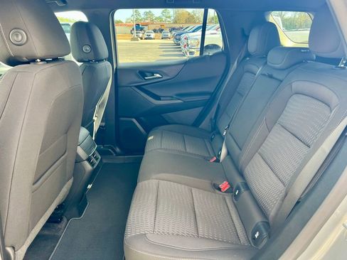 Used 2025 Chevrolet Equinox LT w/ Safety and Technology Package image 9