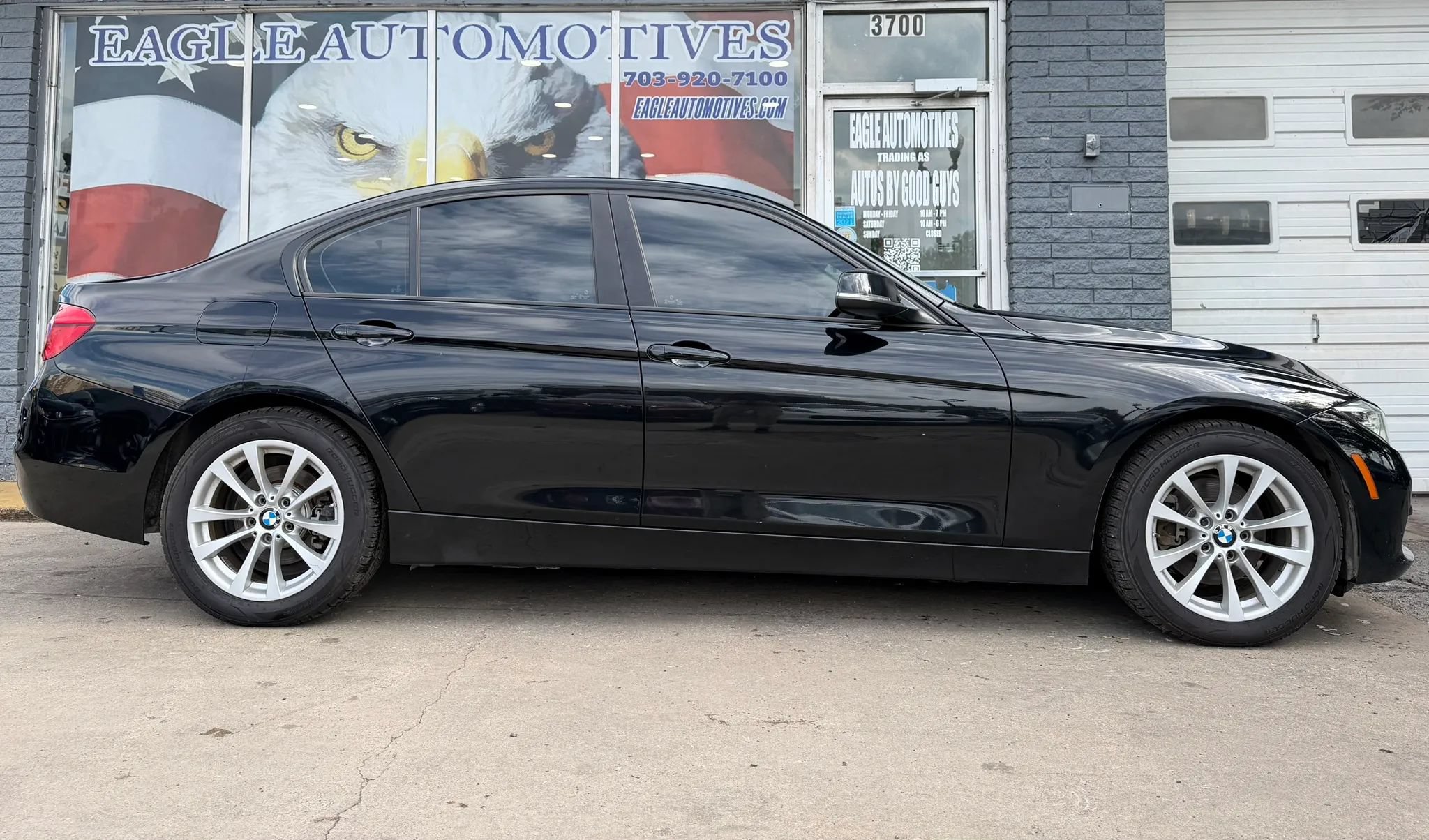Used 2018 BMW 320i xDrive Sedan AWD/4WD image 2