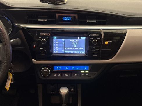 Used 2016 Toyota Corolla LE FWD image 13