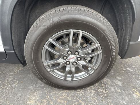 Used 2025 GMC Acadia Elevation image 9