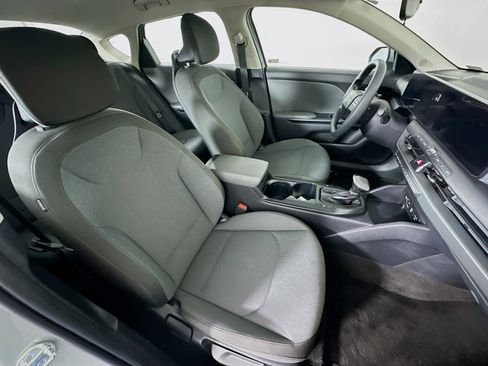 Used 2025 Kia K4 FWD image 31