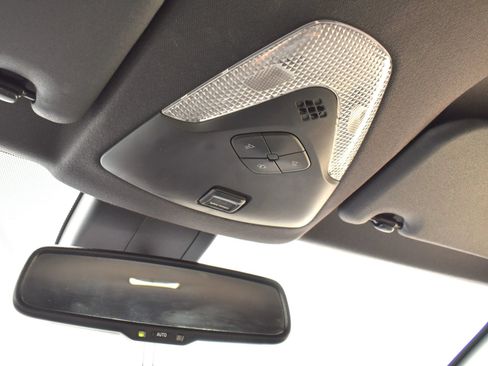 Used 2019 Toyota C-HR XLE FWD image 18