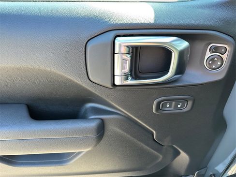 New 2025 Jeep Gladiator Sport image 23