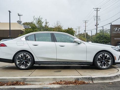 Used 2025 BMW 530i xDrive w/ Premium Package image 3