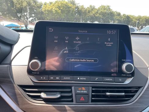 Used 2025 Nissan Altima 2.5 SV FWD image 24