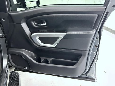 Used 2021 Nissan Titan SL w/ Moonroof Package image 16
