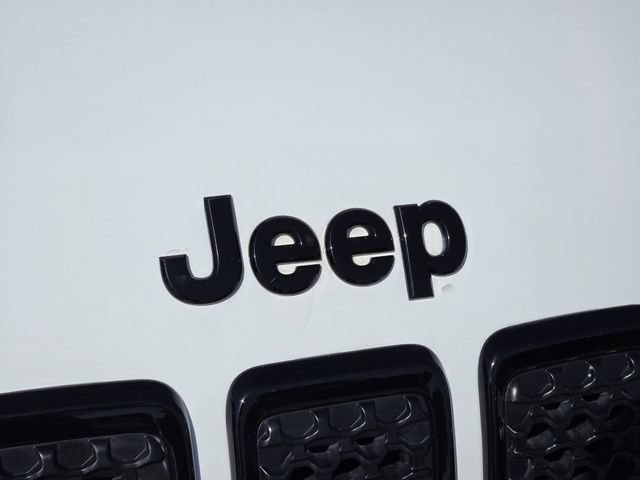 Certified 2023 Jeep Cherokee Altitude Lux AWD/4WD image 12