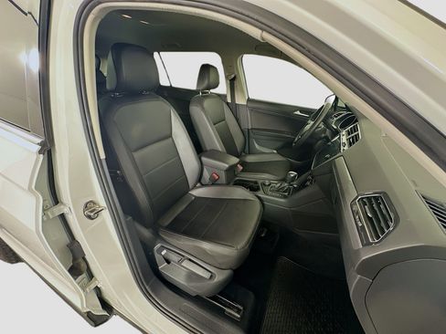 Used 2020 Volkswagen Tiguan SE AWD/4WD image 29