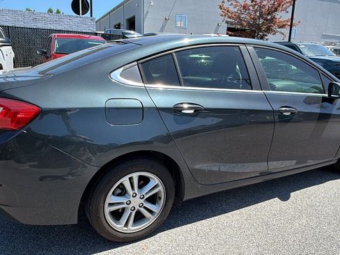 Used 2018 Chevrolet Cruze LT w/ Convenience Package FWD image 8