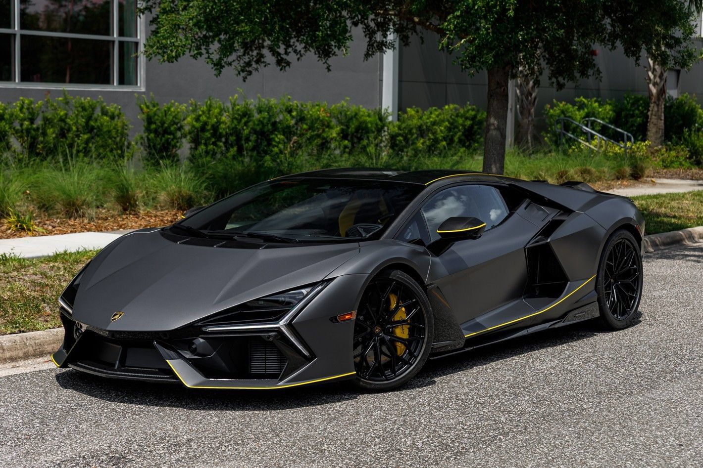 Used 2025 Lamborghini Revuelto AWD/4WD image 46