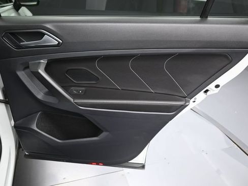 Used 2023 Volkswagen Tiguan SE w/ Panoramic Sunroof Package FWD image 33