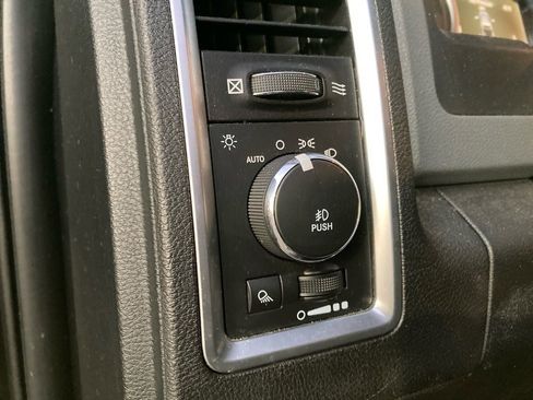 Used 2015 RAM 1500 Classic SLT w/ SLT Plus D￩cor Group image 16