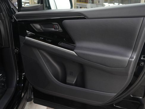 Used 2023 Toyota bZ4X XLE image 9