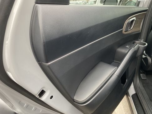 Used 2022 Kia Sorento EX FWD image 16