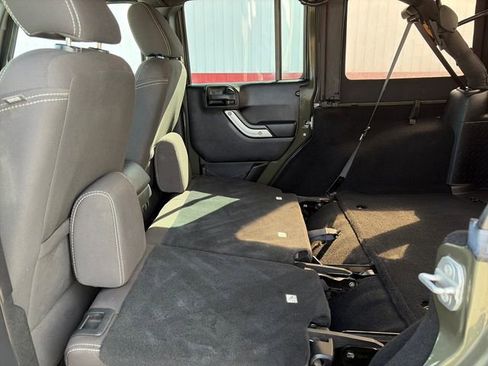 Used 2015 Jeep Wrangler Unlimited Sahara w/ Connectivity Group image 37