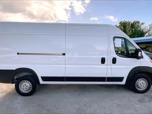 Used 2024 RAM ProMaster 2500 w/ Convenience Group FWD image 17