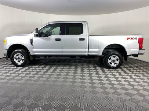 Used 2017 Ford F250 XLT w/ XLT Value Package AWD/4WD image 4