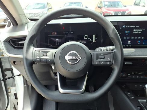 Used 2026 Nissan Kicks SV FWD image 19