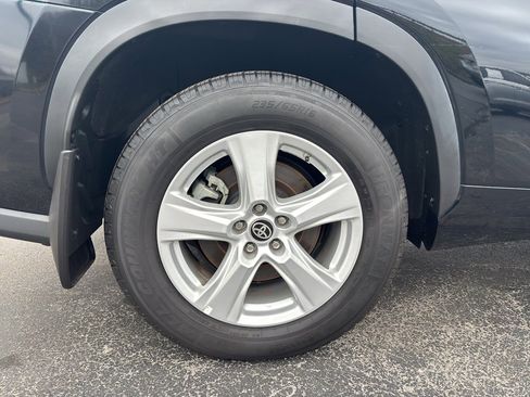 Used 2023 Toyota Highlander L image 14