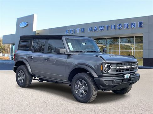 New 2025 Ford Bronco Base image 1