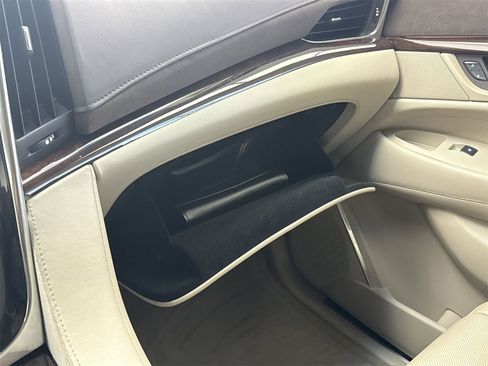 Used 2016 Cadillac Escalade Luxury image 28