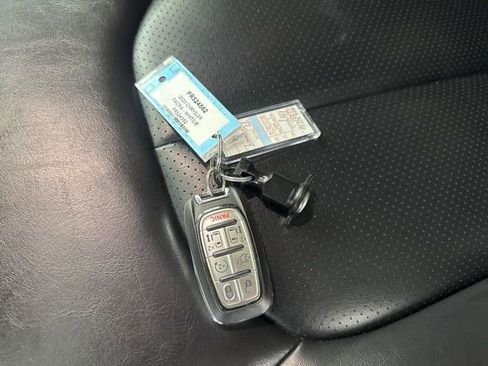 Used 2023 Chrysler Pacifica Touring-L FWD image 35