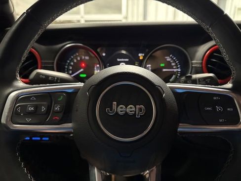 Used 2022 Jeep Wrangler Unlimited Sahara image 15