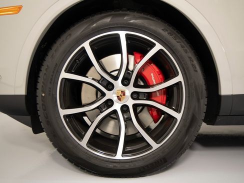 New 2026 Porsche Cayenne S image 11