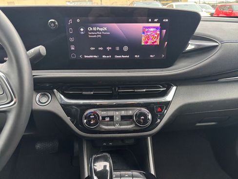 Used 2025 Buick Envista Sport Touring image 18