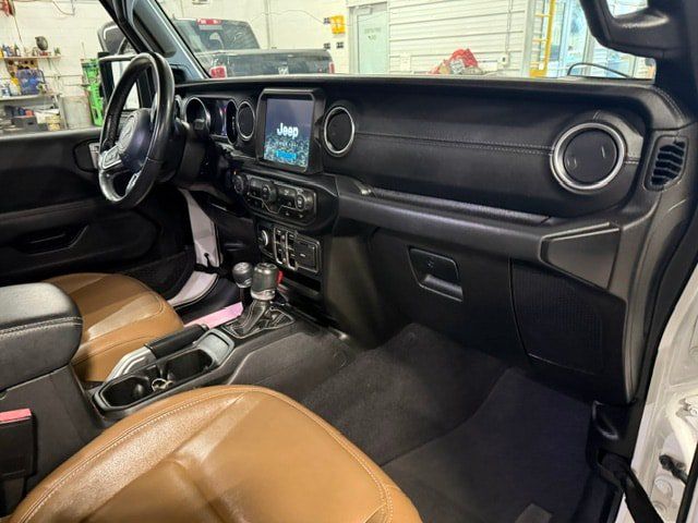 Used 2022 Jeep Wrangler Unlimited Sahara AWD/4WD image 9