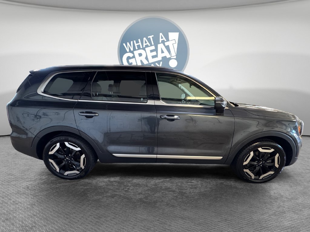 Certified 2024 Kia Telluride EX w/ EX Captain's Chair Package FWD image 2